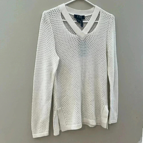 ❤️2/$30❤️[S] FDJ French Dressing Women's White Solid Mesh Stitch  V Neck Sweater - Picture 3 of 7